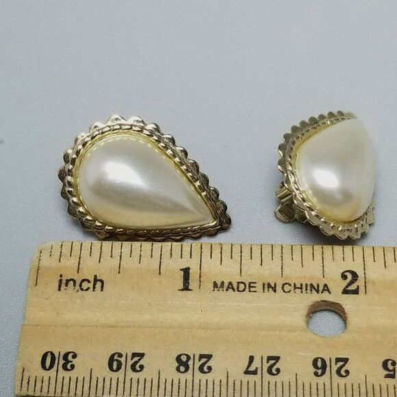 Vintage Gold Tone and Faux Pearl Drop Shape Clip On Earrings, Retro 80s Style - Picture 5 of 7
